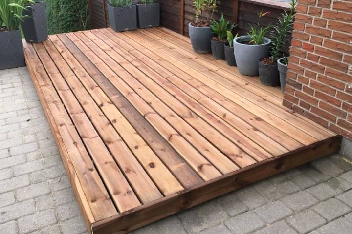 deck staining service